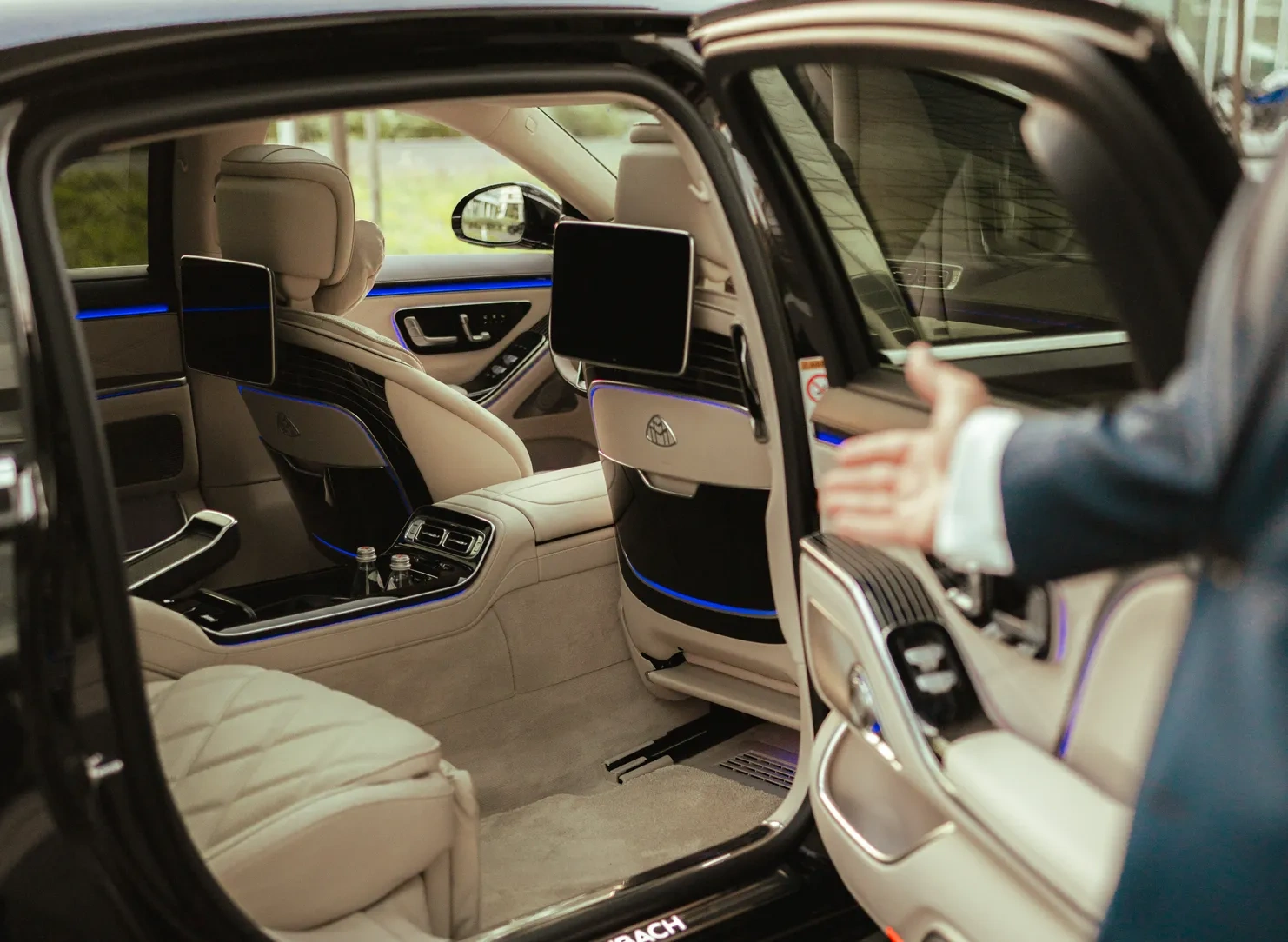 Transport VIP et Véhicules de Prestige Mercedes Classe S 2026, BMW Série 7 ou Mercedes V-Class avec chauffeur